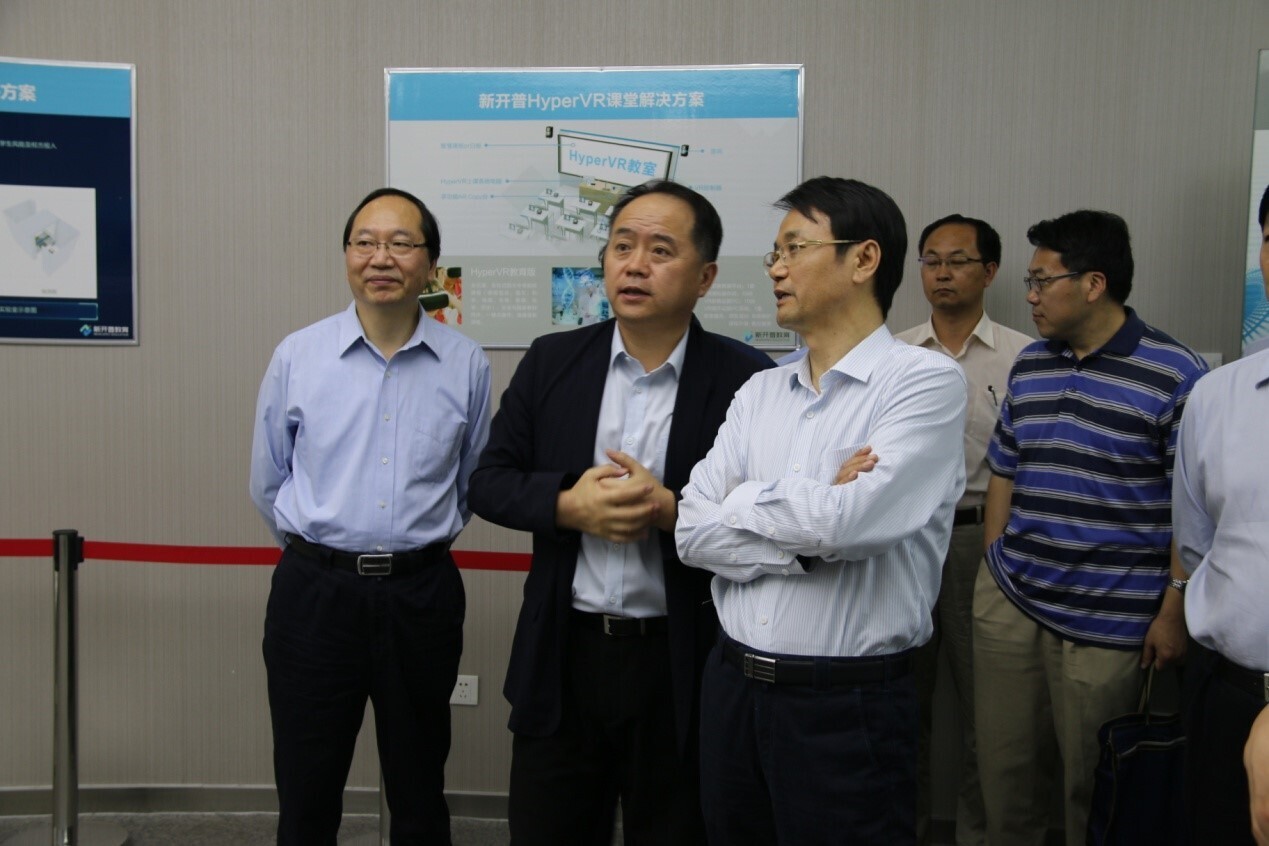 郑州市市长程志明一行莅临AG超玩会电竞俱乐部调研(图3) 3.jpg