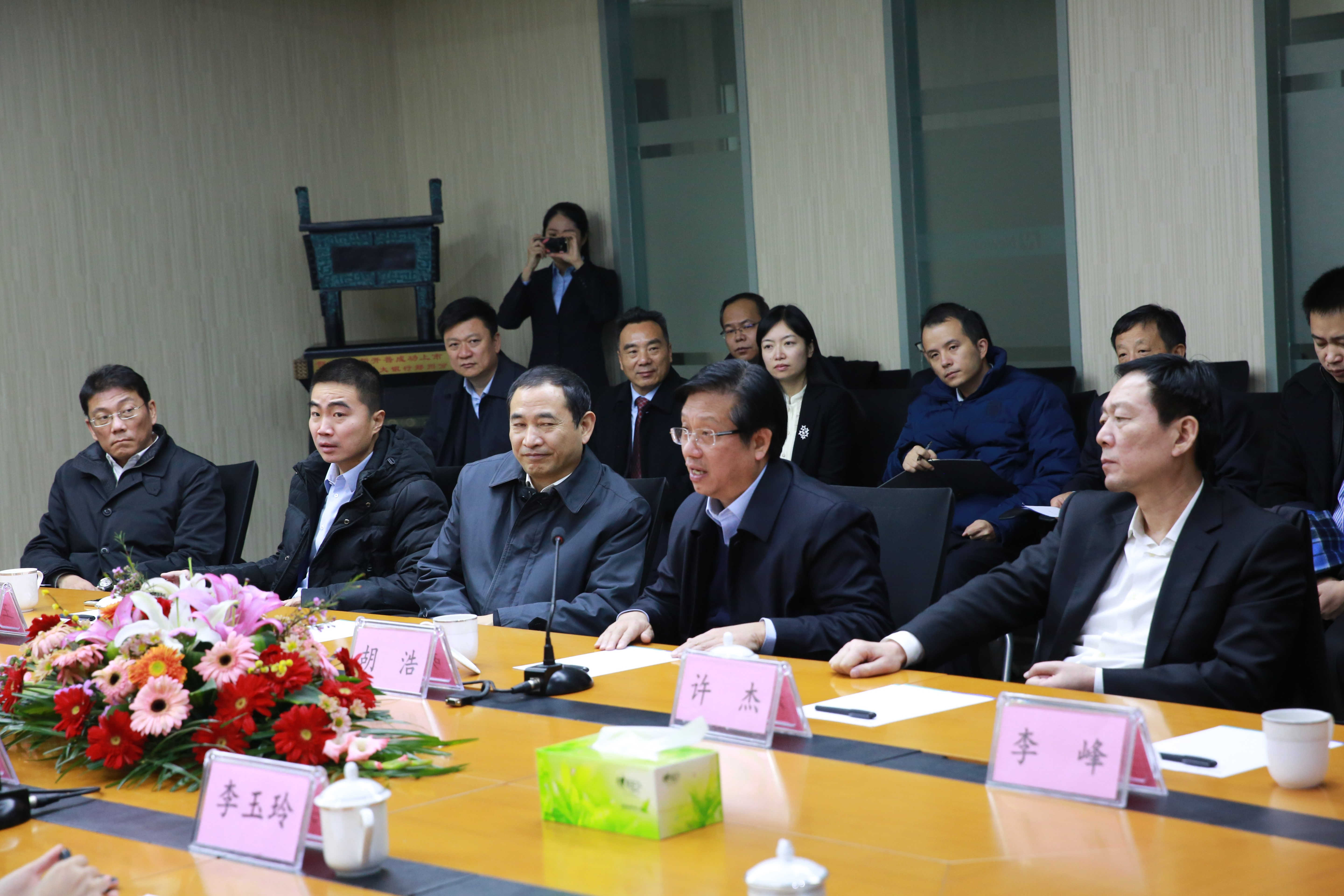 中国工商银行副行长胡浩一行走访AG超玩会电竞俱乐部(图2) 2.jpg