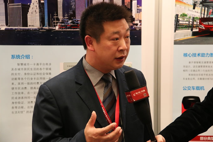 AG超玩会电竞俱乐部电子亮相2014全国城市通卡发展年会(图2) 研发中心总经理邵彦超接受媒体采访
