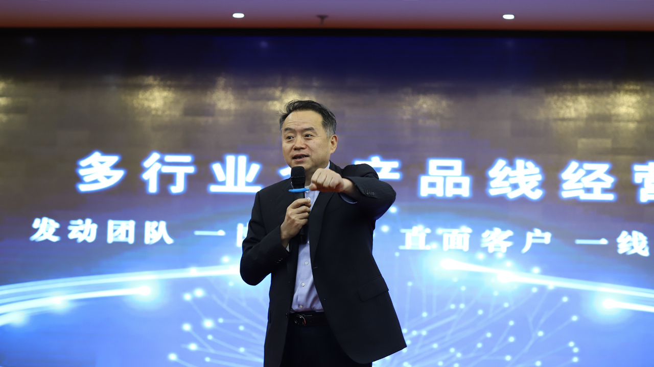 踔厉奋发 笃行不怠 | AG超玩会电竞俱乐部2022年度任务书签订暨2021年度表彰会议圆满举行(图3) 踔厉奋发 笃行不怠 | AG超玩会电竞俱乐部2022年度任务书签订暨2021年度表彰会议圆满举行(图3)