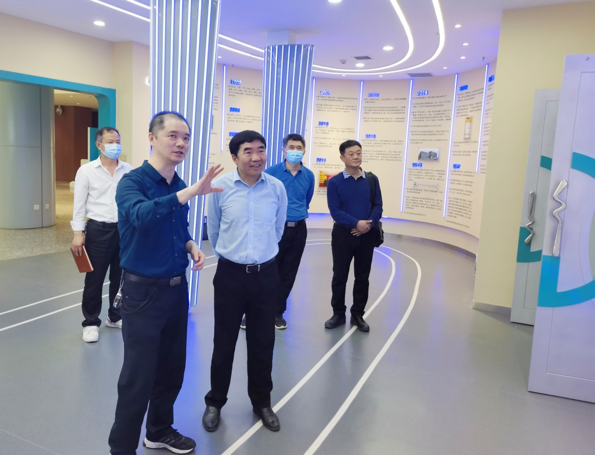 校企协同 共育共创 | 河南财政金融学院副校长王忠勇一行莅临AG超玩会电竞俱乐部走访交流(图3) 校企协同 共育共创 | 河南财政金融学院副校长王忠勇一行莅临AG超玩会电竞俱乐部走访交流(图3)